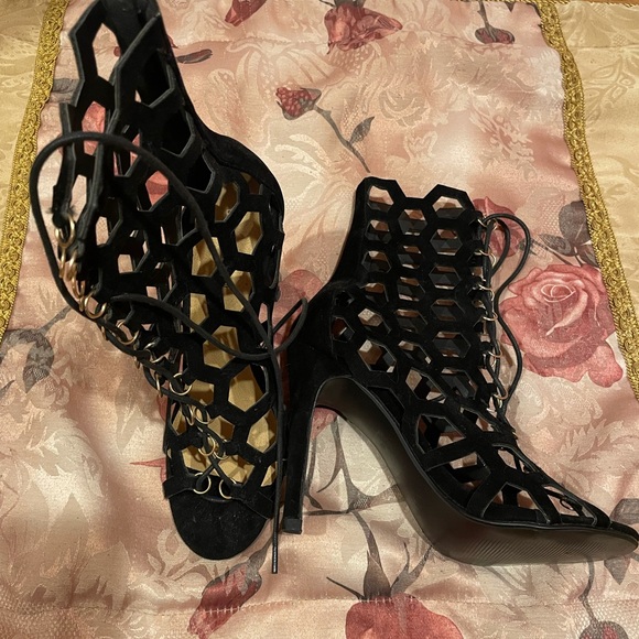 Black Honeycomb Lace Booties - Picture 2 of 3